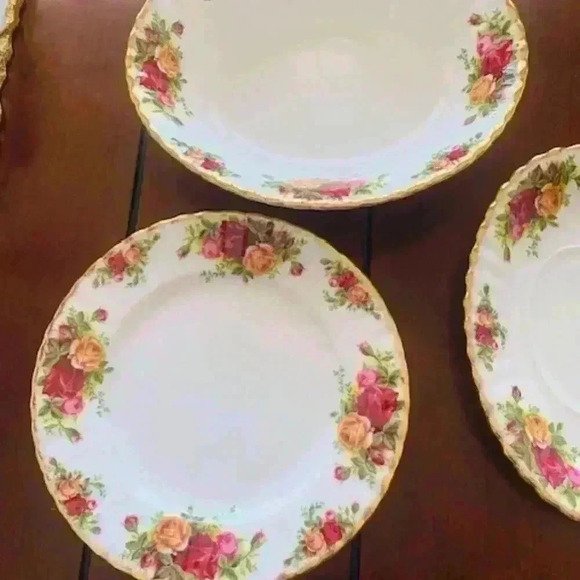 Vintage Royal Albert china set - Picture 2 of 13